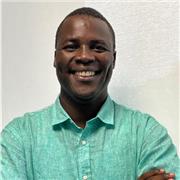 prof à domicile donne des cours de soutien aux élèves du primaire et du secondaire.